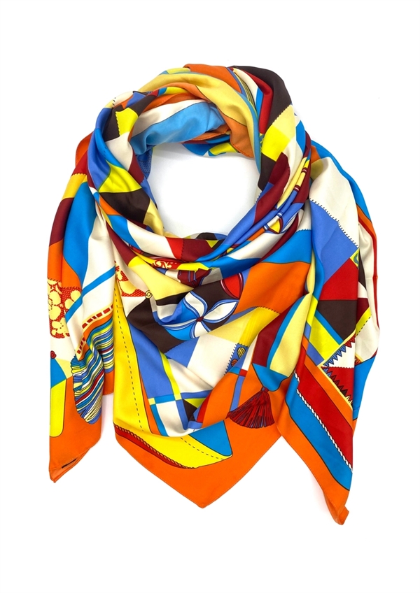 Multifarvet silkelignende tørklæde med grafisk print fra Just D\'Lux